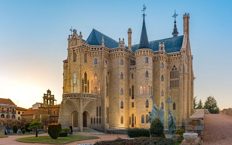 Astorga: Roman Heritage, Camino de Santiago Landmarks and Traditional Gastronomy