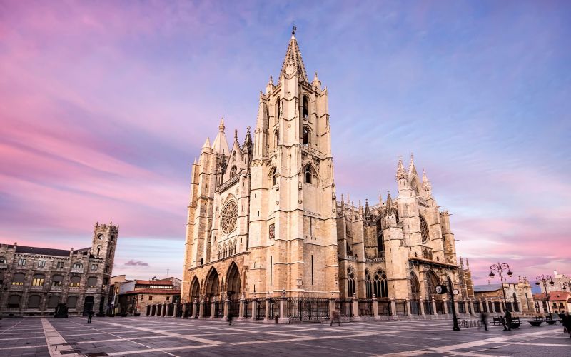 La Catedral de León: La "Pulchra Leonina", Joya del Gótico
