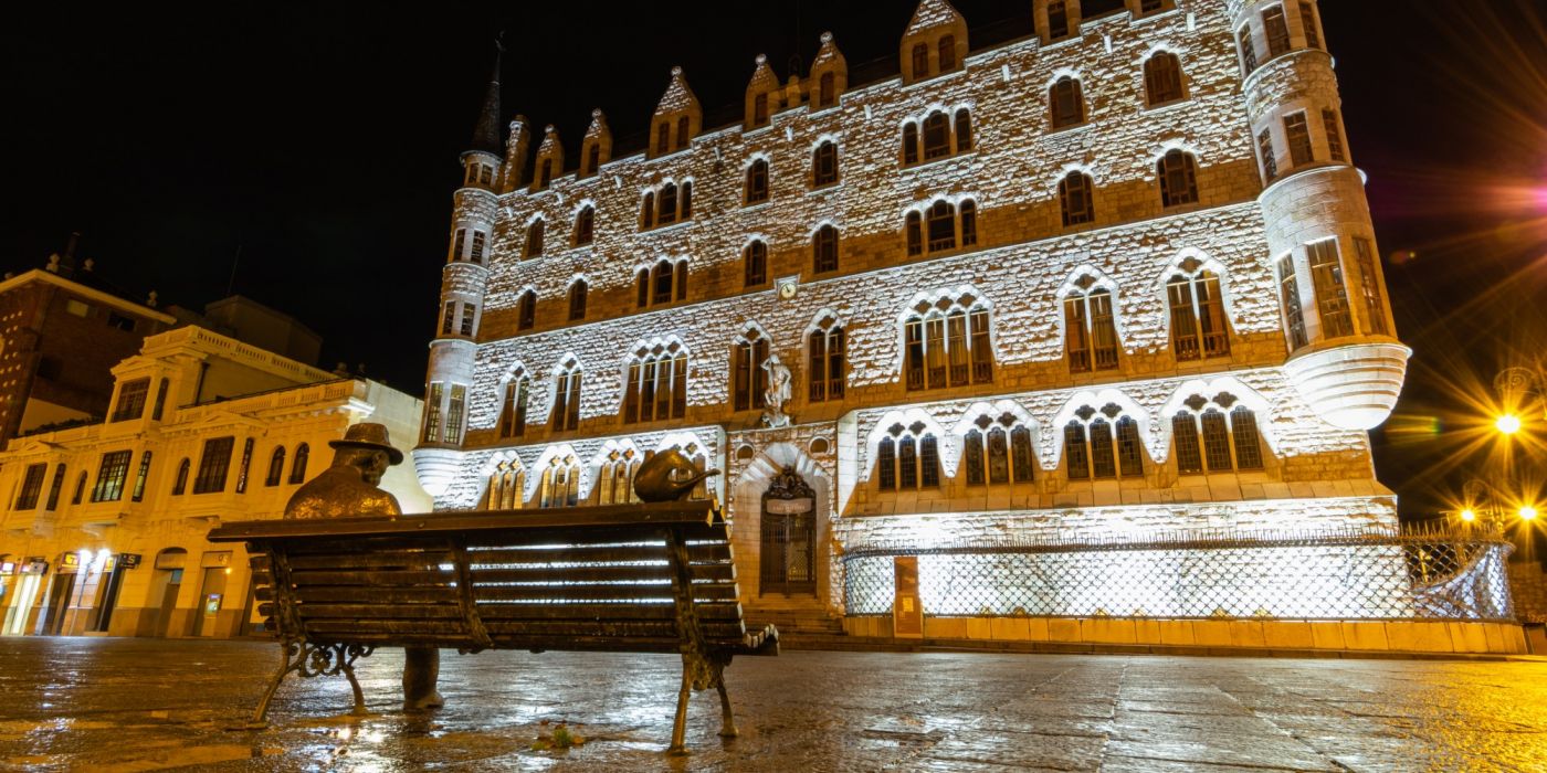 Antonio Gaudí en León: Una Ruta Mágica desde Casa Salomé